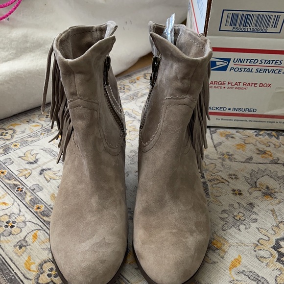 🎉🎉PRICE DROP🎉FRINGED BOOTIE BEIGE SOFT LEATHER SAM EDELMAN - Picture 13 of 13